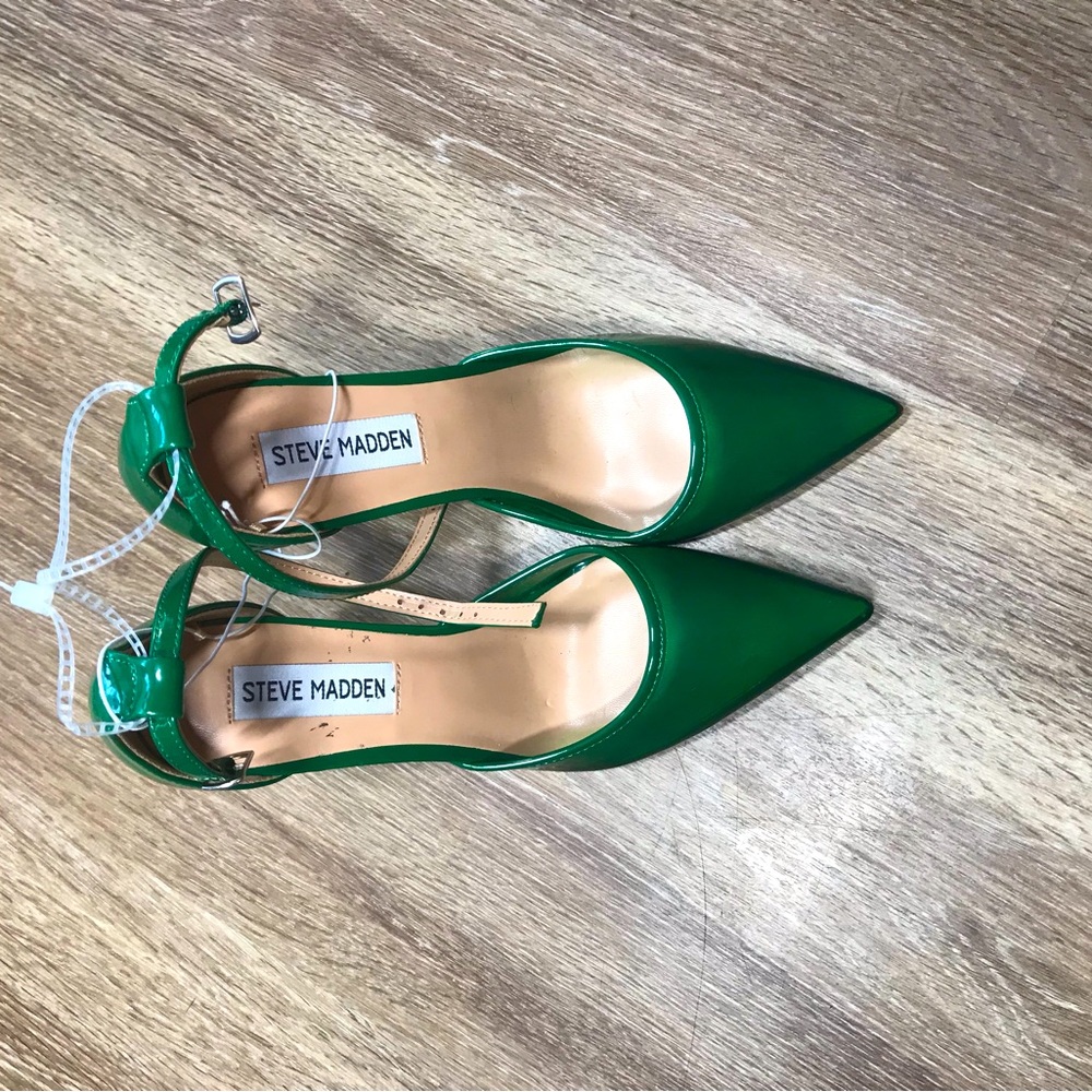 “BRANDNEW” Steve Madden Green heels